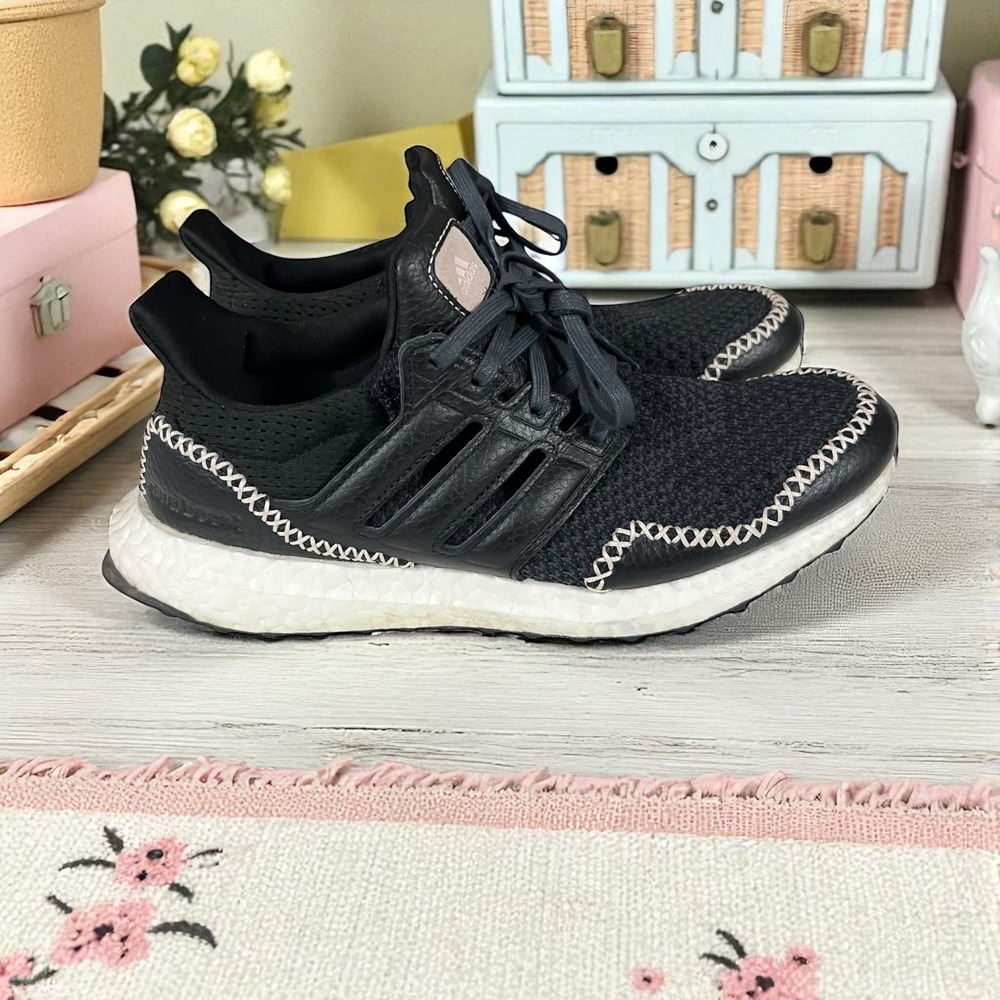 Rare Adidas Ultra Boost‎ DNA AQ1746 Primeknit White Stitch Men's 7 Running Shoes